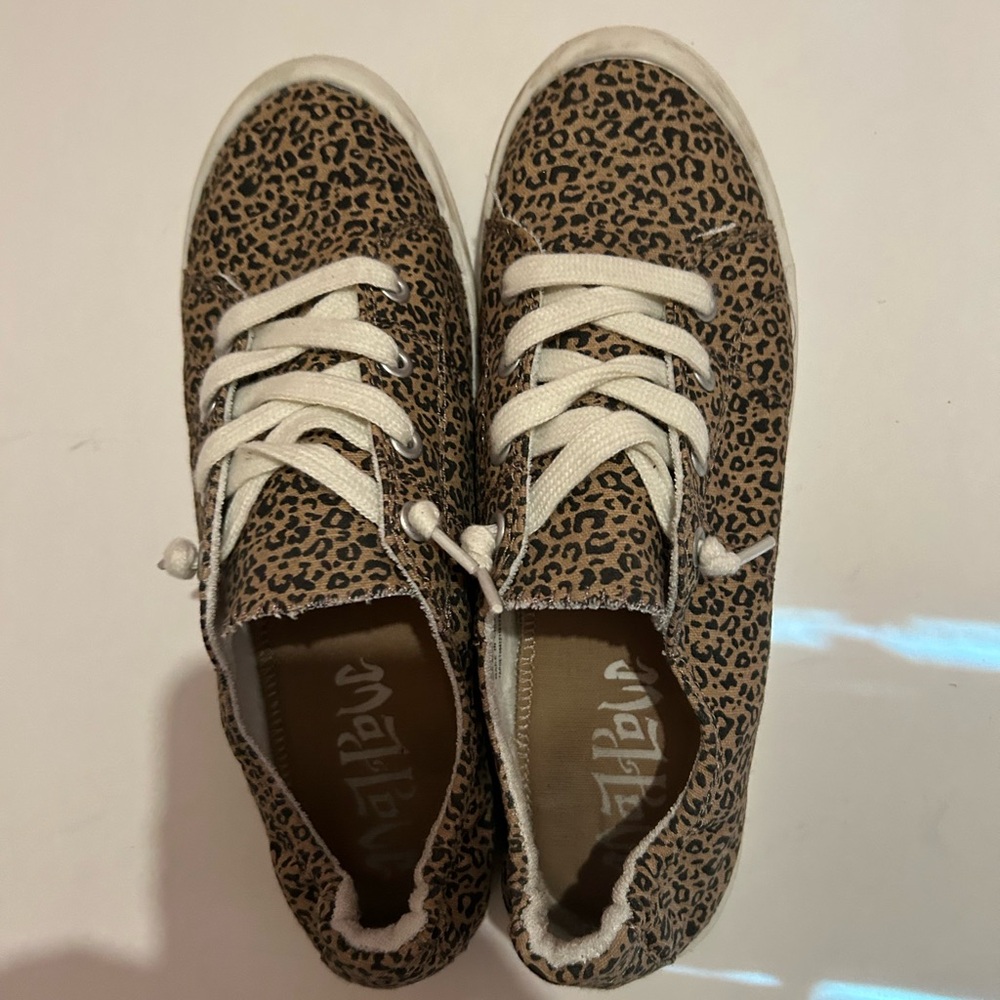 Leopard/cheetah vintage Leenie sneakers women’s size 8